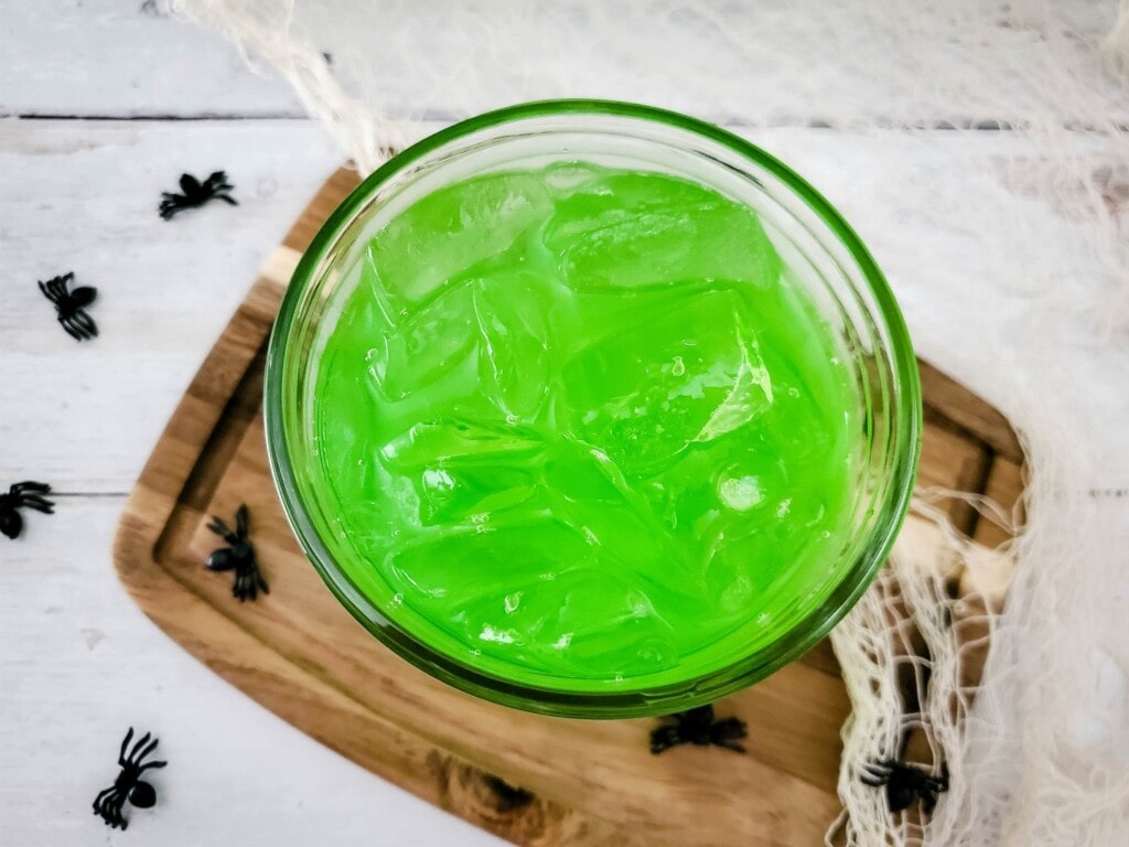 above view of completed green drink with tons of ice. 