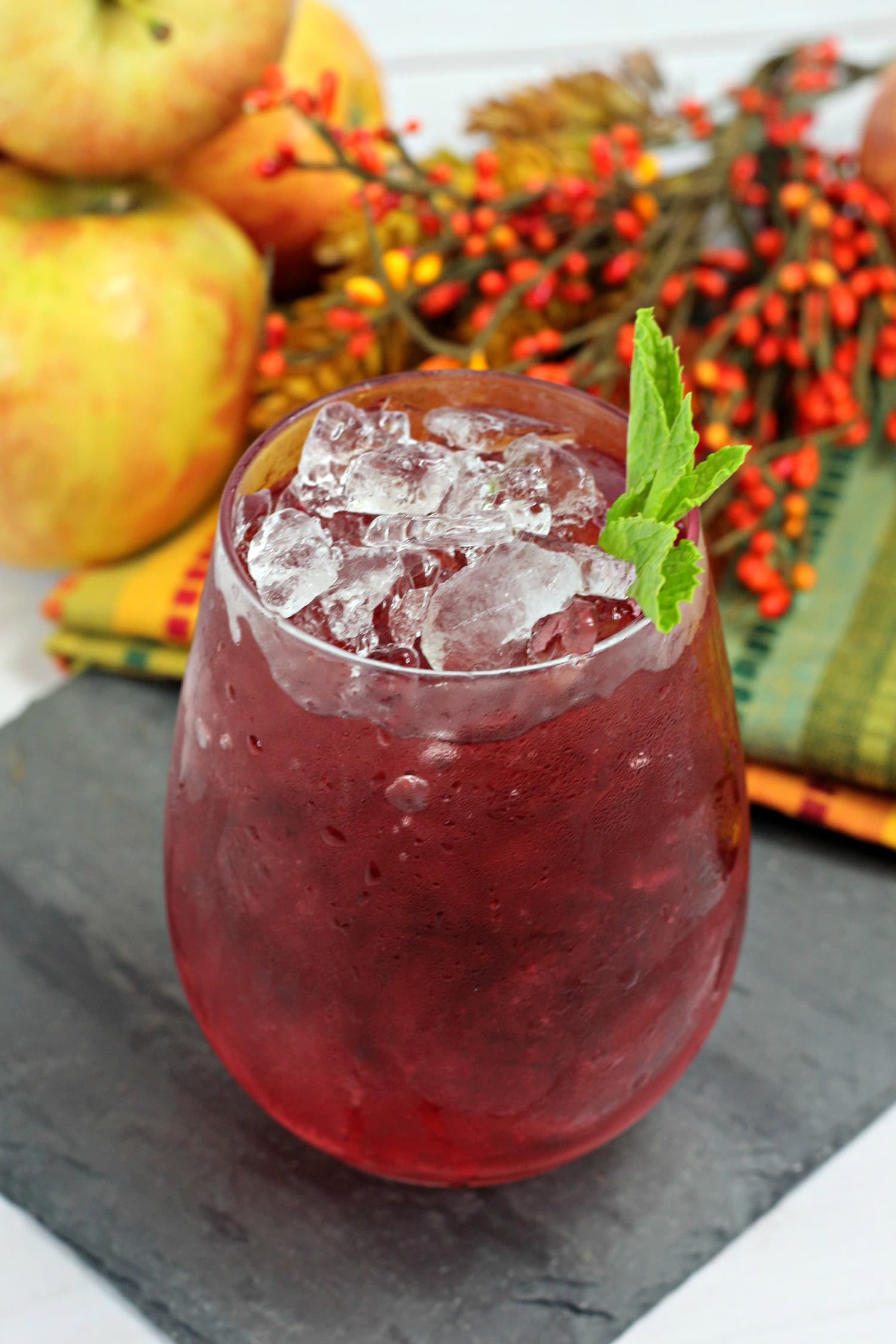 berry apple cocktail