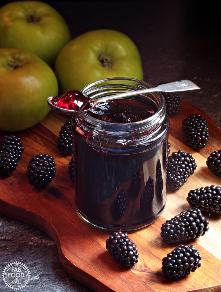 Delicious Jelly Recipes For Your Cheese Board - Easy Blackberry & Apple Jelly Recipe