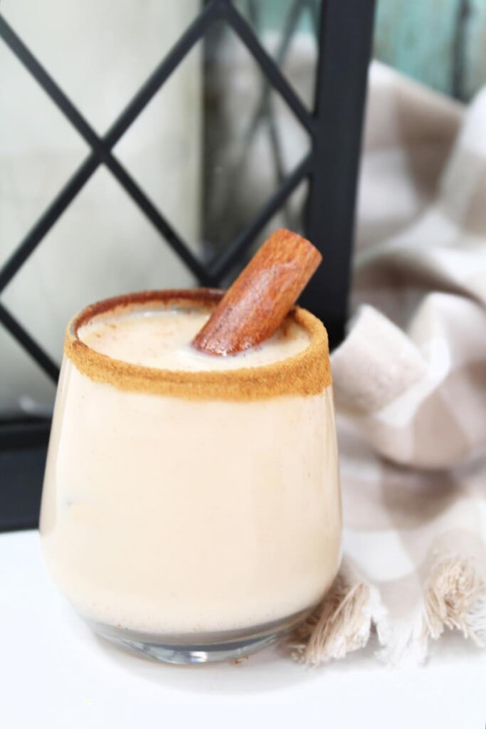 creamy churro shot drink. 