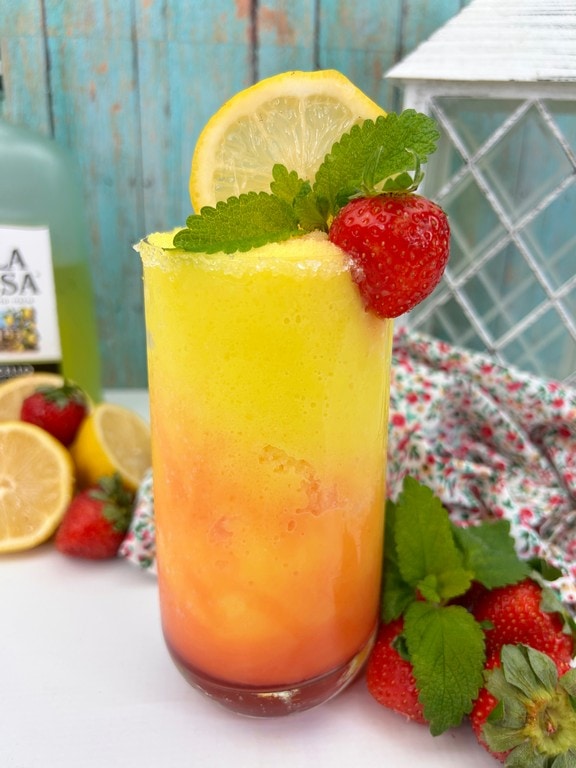 Beat The Heat With A Delicious Frozen Strawberry Lemonade Cocktail Aspiring Winos