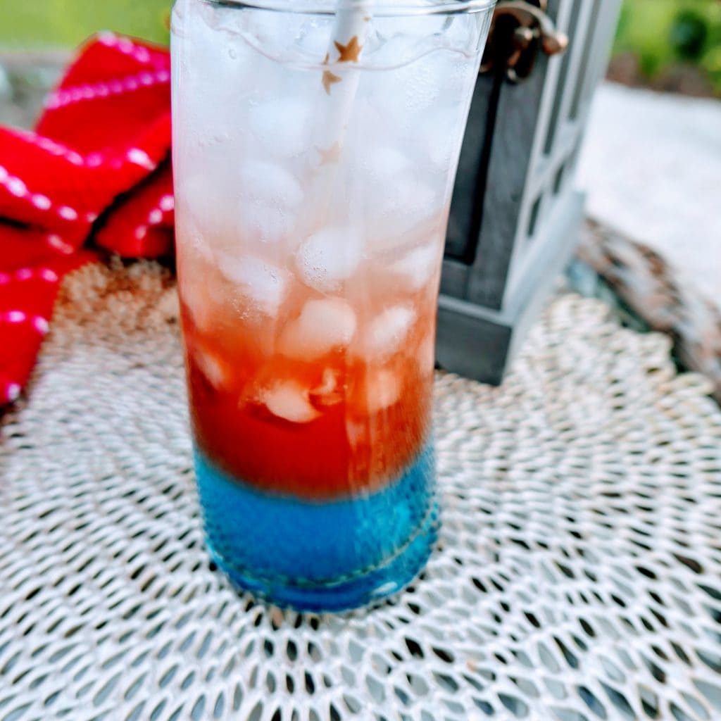 Patriotic Mocktail: Red, White & Blue Mocktail | Red White and Blue Drinks | Fourth of July Mocktails | 4th of July Drink | Mocktails for 4th of July | #4thofjuly #independenceday #patrioticdrink #mocktail