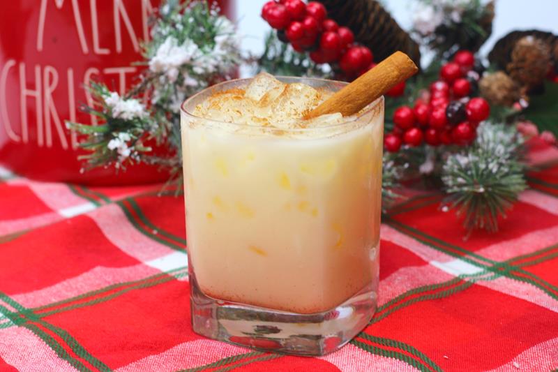 pumpkin spice cocktail with ice cinnamon stick decorations