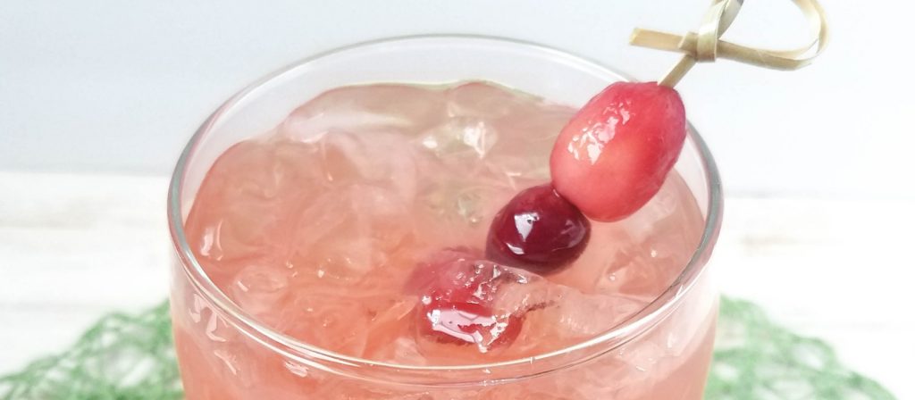 Sweet and sour Seabreeze cocktail| Five Minute Cocktail| Easy Cocktail to Make for a Crowd| Gender Reveal Party Cocktail| Signature Wedding Drink| #cocktails #weddingideas #genderreveal #pinkdrinks #summer #seabreeze