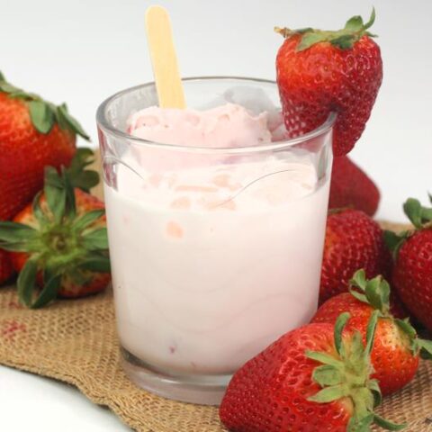 strawberry & cream cocktail