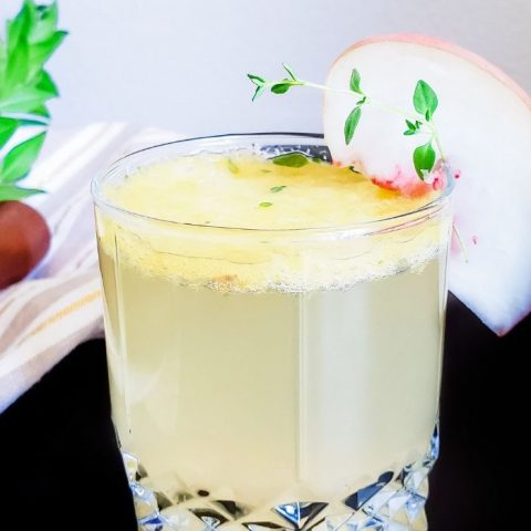 Easy & Delicious Thyme & Tonic Cocktail