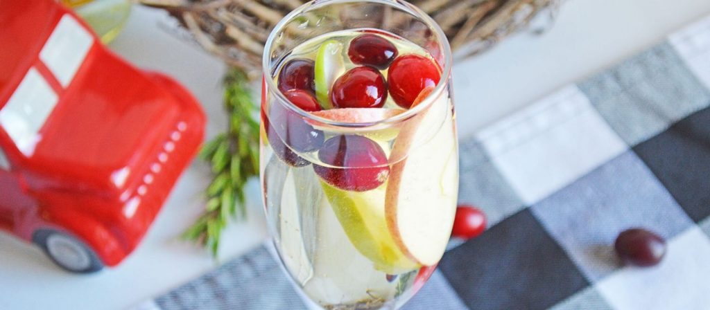 White Sangria Cocktail| Christmas Cocktail| Best Wine Cocktail| White Christmas Sangria Cocktail| #wine #cocktail #sangria #christmas