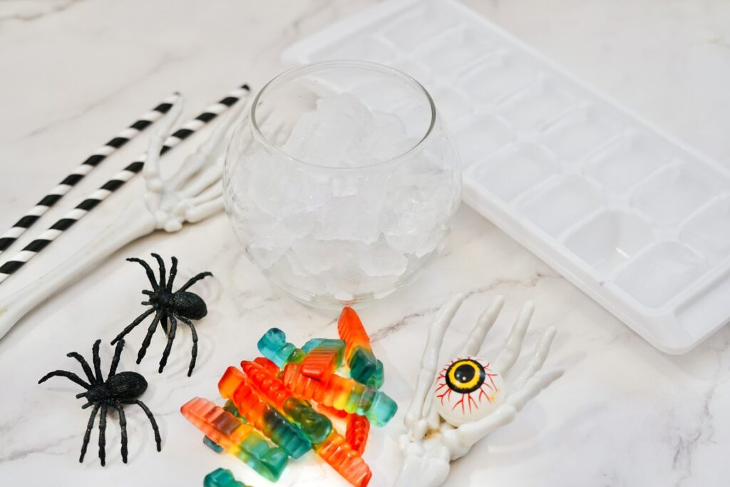 Wiggly Worm Halloween Mocktail_ glass filled with ice 