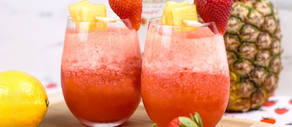 Boozy Strawberry Pineapple Lemonade | Summer Cocktail| Strawberry Cocktail | Pineapple Lemonade Cocktail | Strawberry Pineapple Lemonade Cocktail | Best Summer Cocktail | Spiked Slushie | Spiked Lemonade | #cocktail #summercocktail #boozydrink