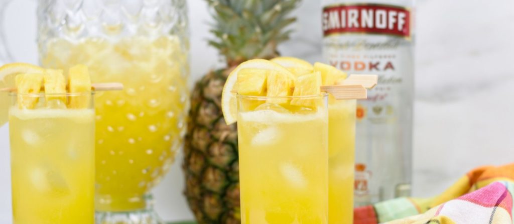 Boozy Pineapple Lemonade | Summer Cocktails | Best Spiked Lemonade Recipe | Spiked Lemonade and Pineapple | Lemon and Pineapple Cocktail Pineapple Lemonade Cocktail Recipe | Pineapple Lemonade Recipe | #spikedlemonade #cocktail #boozylemonade