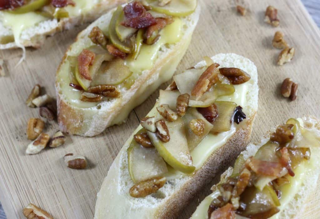 Baked Brie with Maple Bacon Apples