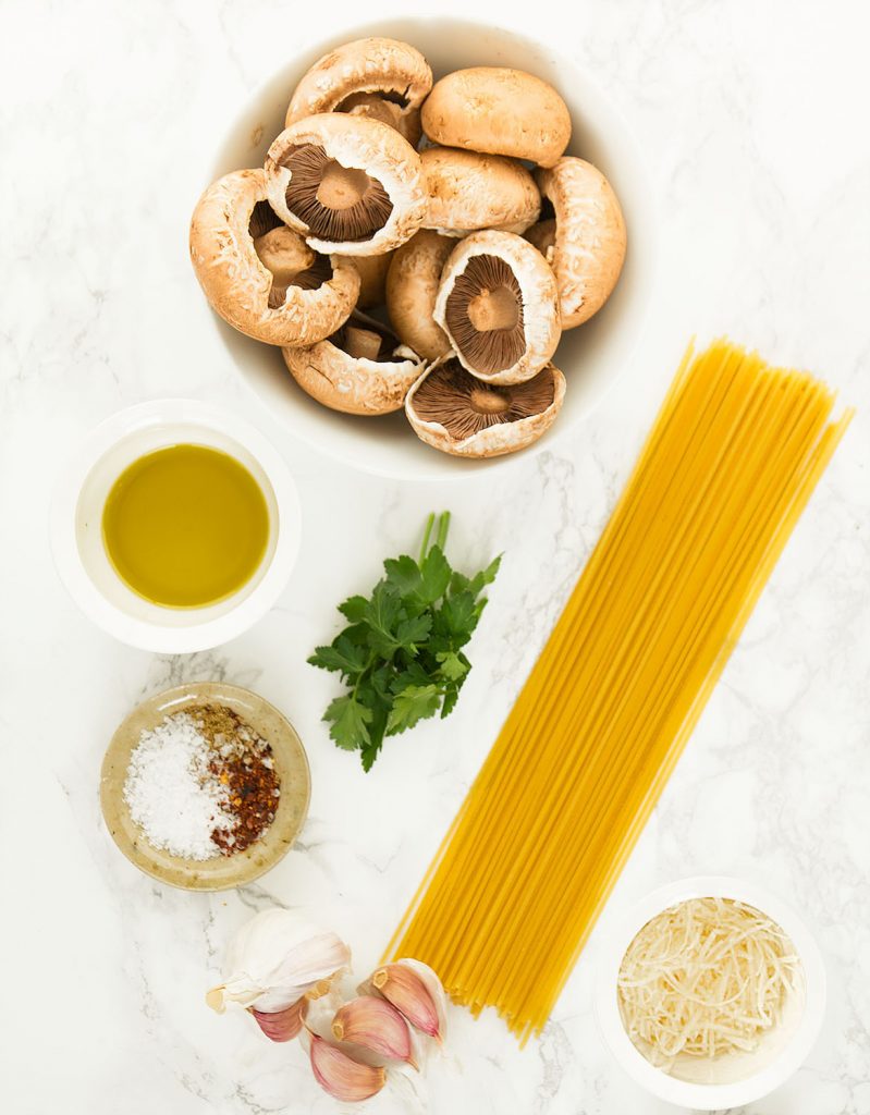 Mushroom Dishes to Pair with Pinot Noir - Garlic Mushroom Pasta