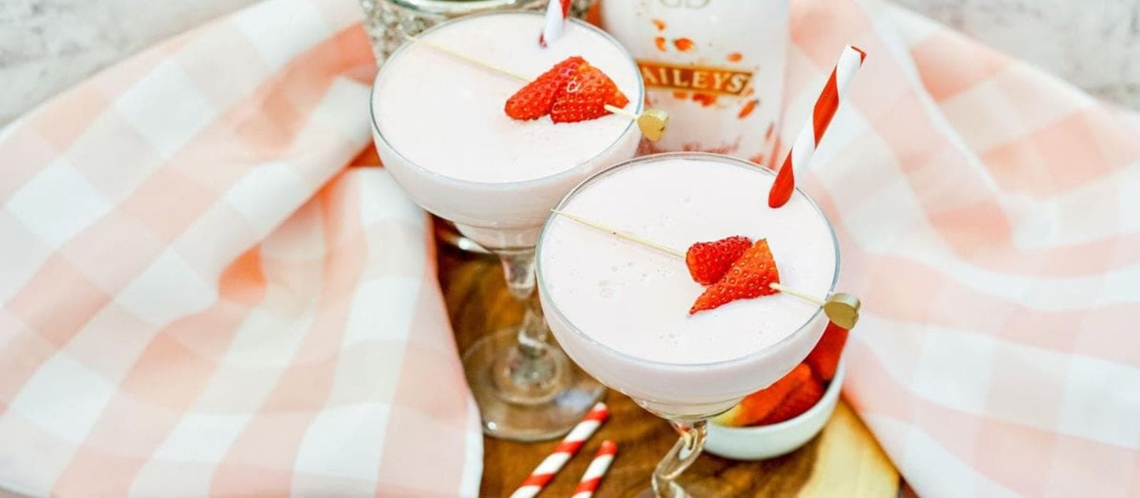 Strawberry Colada Cocktail - Aspiring Winos